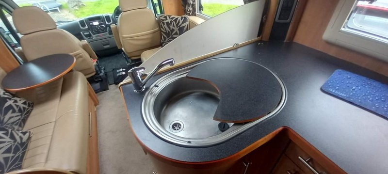 AUTO-TRAIL CHEROKEE