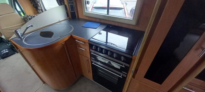 AUTO-TRAIL CHEROKEE