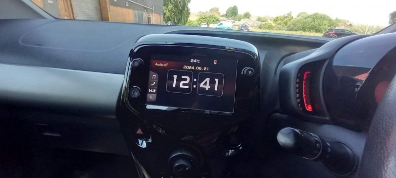 PEUGEOT 108