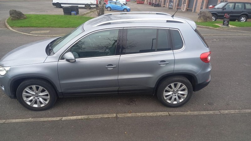 VOLKSWAGEN TIGUAN