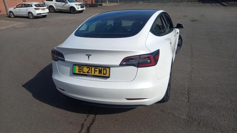 TESLA MODEL 3
