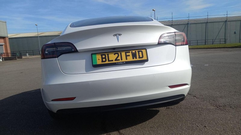 TESLA MODEL 3