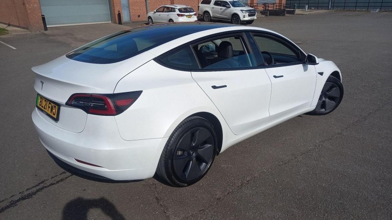 TESLA MODEL 3