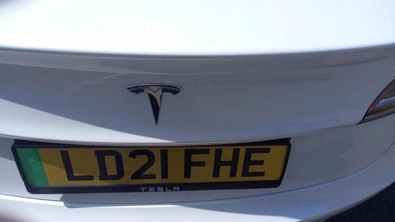 TESLA MODEL 3