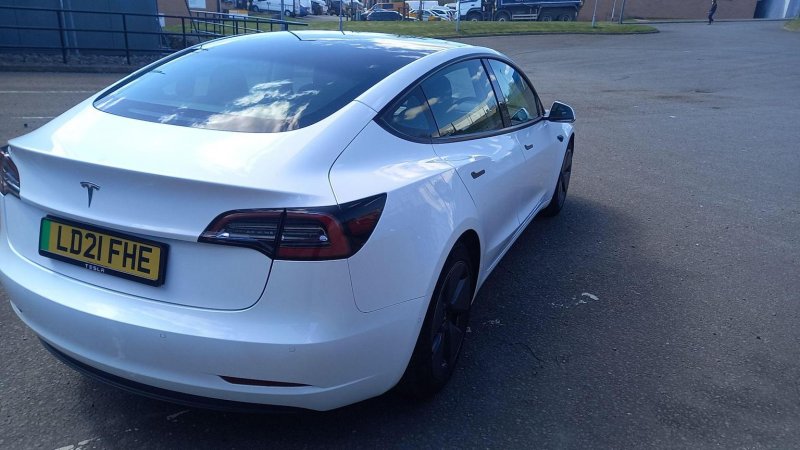 TESLA MODEL 3