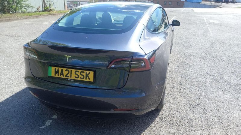 TESLA MODEL 3