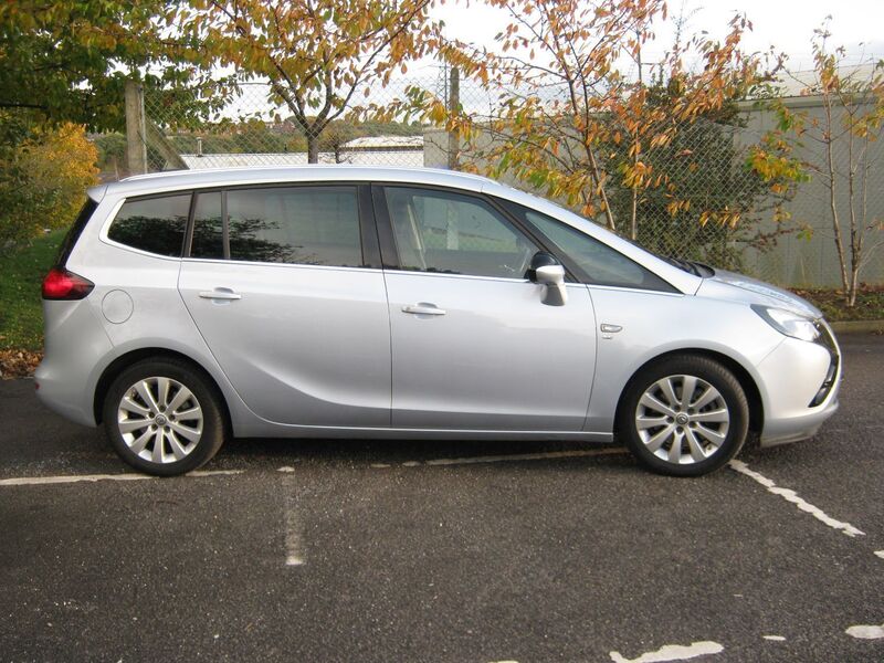 2012 Opel Zafira Tourer seats 7, returns up to 44 mpg - Autoblog