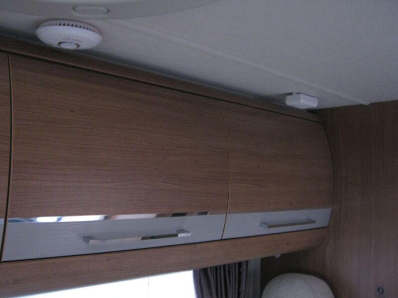 AUTO-TRAIL APACHE 700