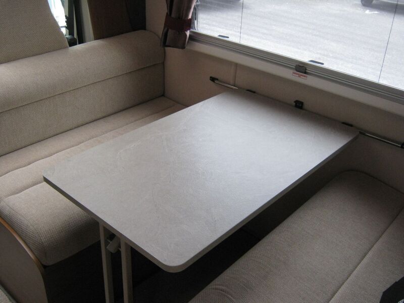 AUTO-TRAIL APACHE 700