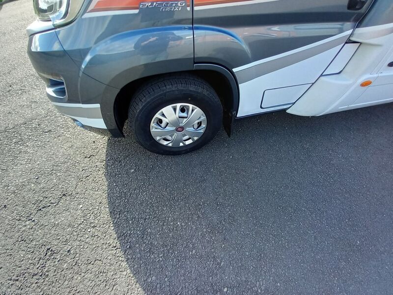 AUTO-TRAIL APACHE 700