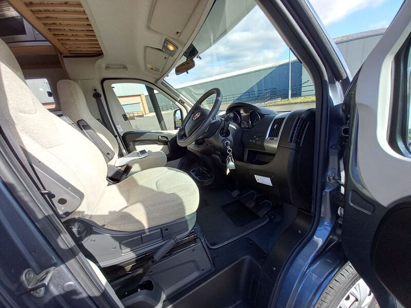 AUTO-TRAIL APACHE 700