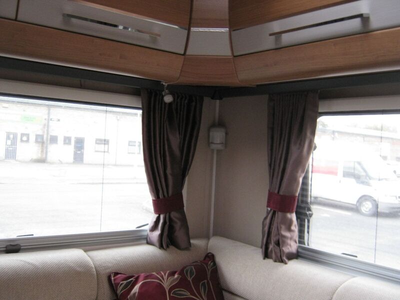 AUTO-TRAIL APACHE 700