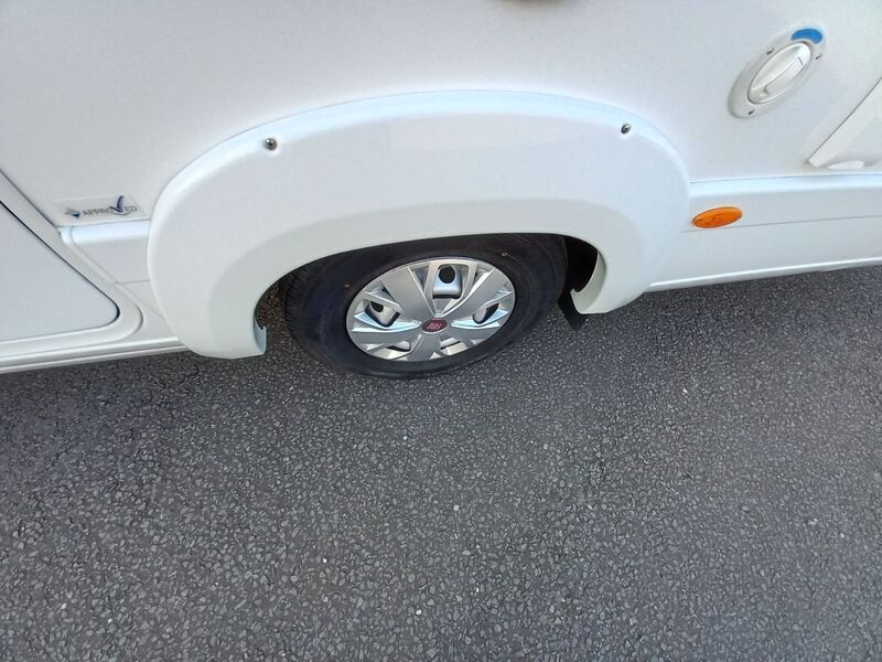 AUTO-TRAIL APACHE 700