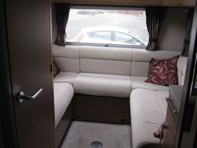 AUTO-TRAIL APACHE 700