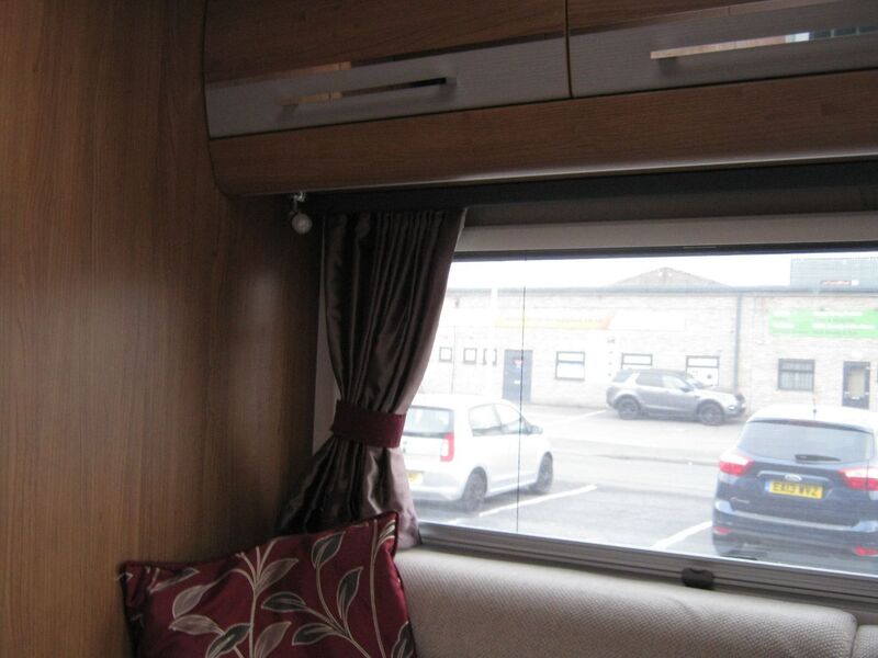 AUTO-TRAIL APACHE 700