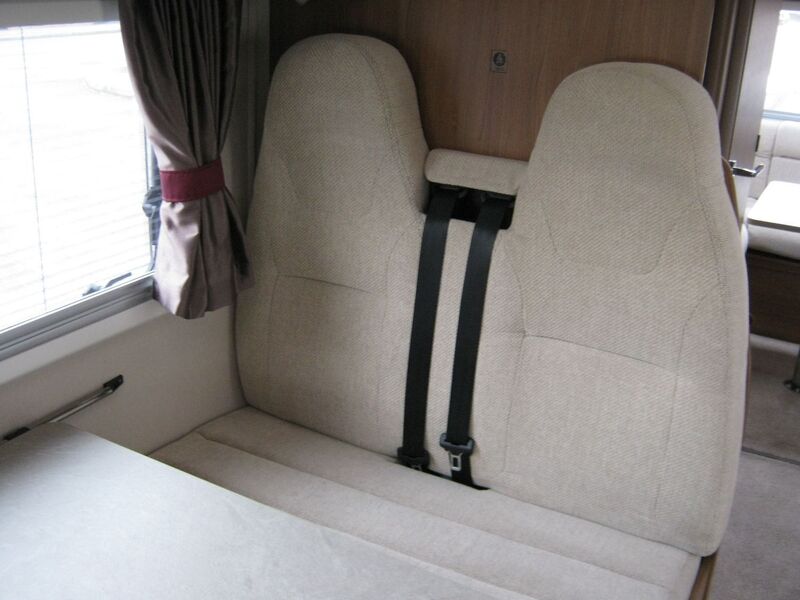 AUTO-TRAIL APACHE 700