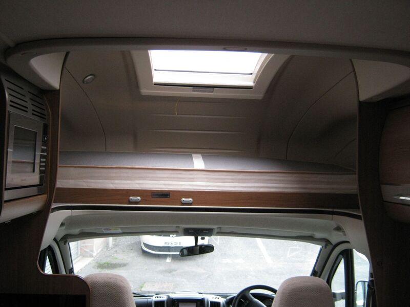 AUTO-TRAIL APACHE 700