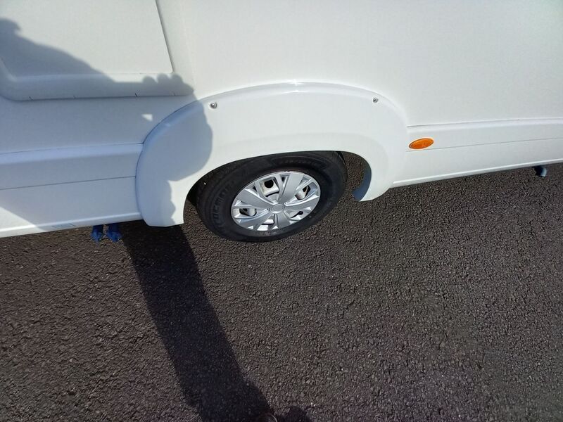 AUTO-TRAIL APACHE 700